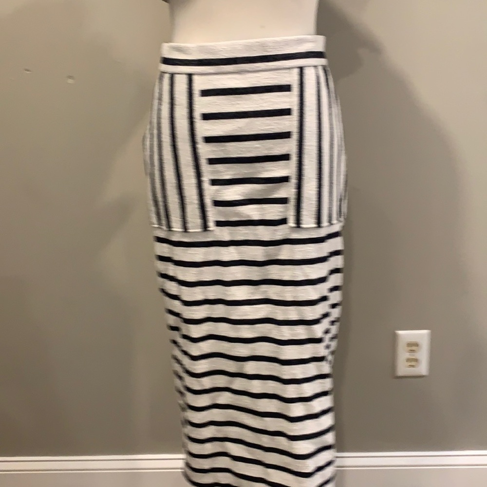 NY & CO EVA MENDES LINE MIDI SKIRT SIZE 0